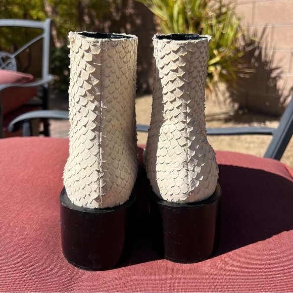 Real Snake Skin Steven by Steve Madden Chelsea booties, western chic, cream,sz 9 - Picture 8 of 17